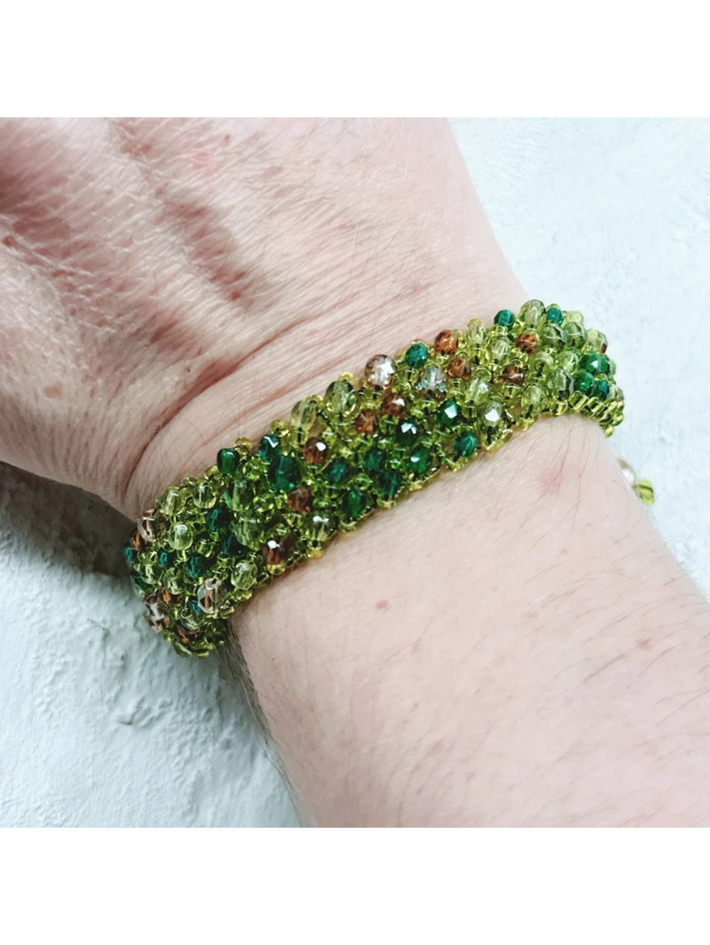 1027mc. Green Glass Seed Bead Bracelet